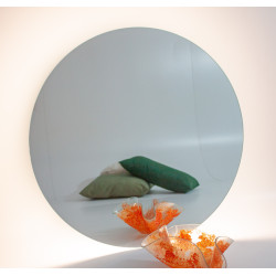 Round 800mm mirror with decorative LED lighting