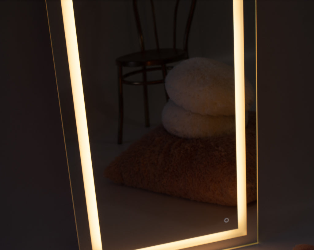 Veidrodis su Led apšvietimu 160x60