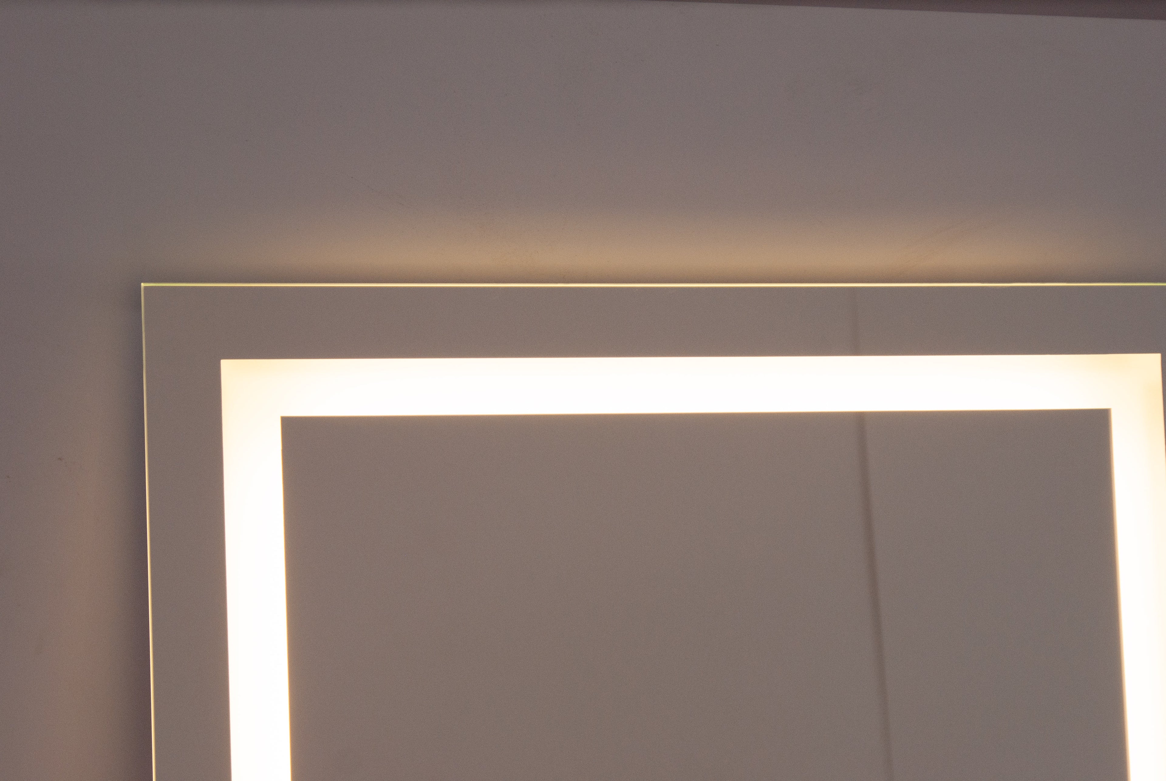 Veidrodis su Led apšvietimu 160x60