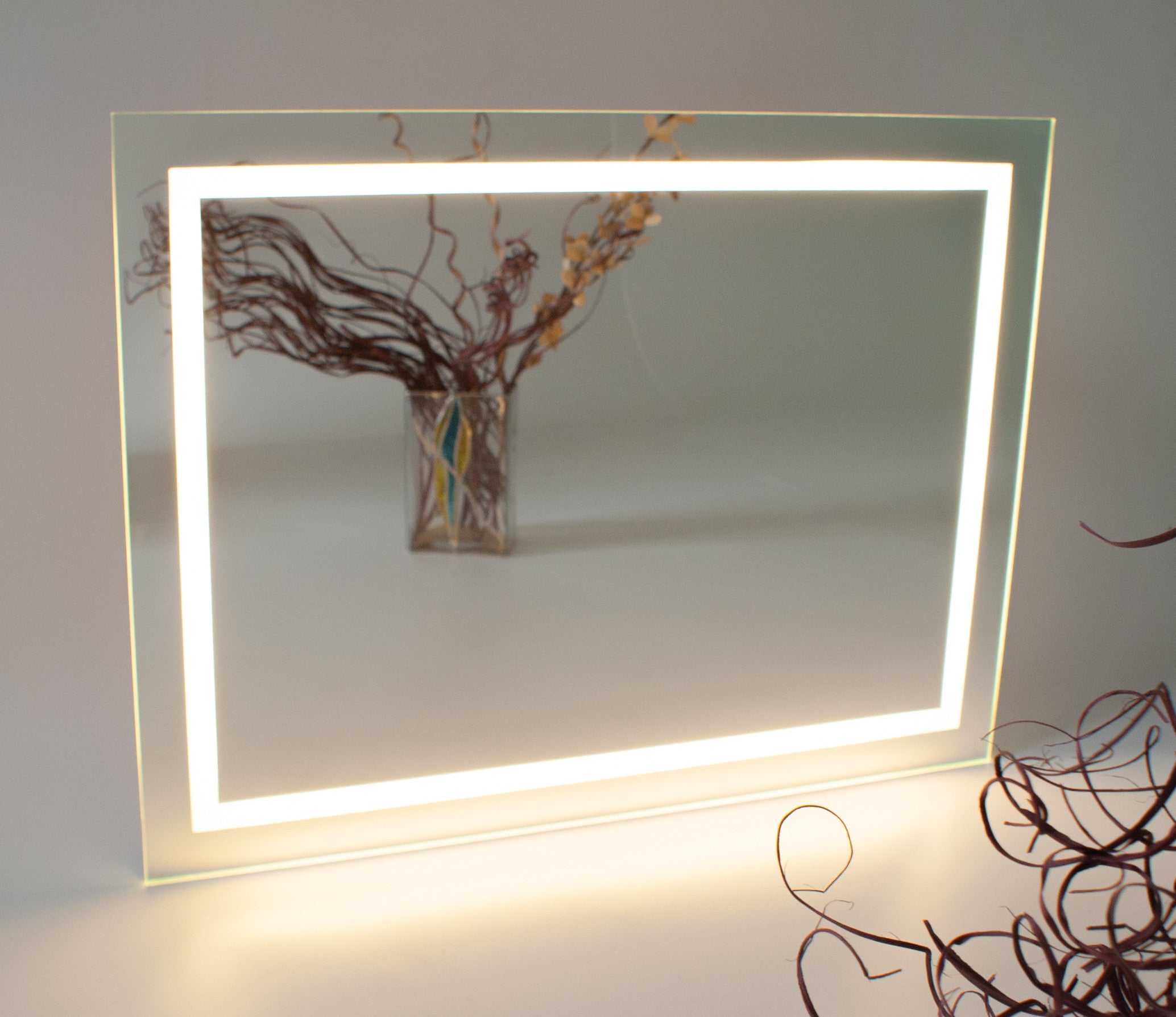 Veidrodis su Led apšvietimu 80x60 eko