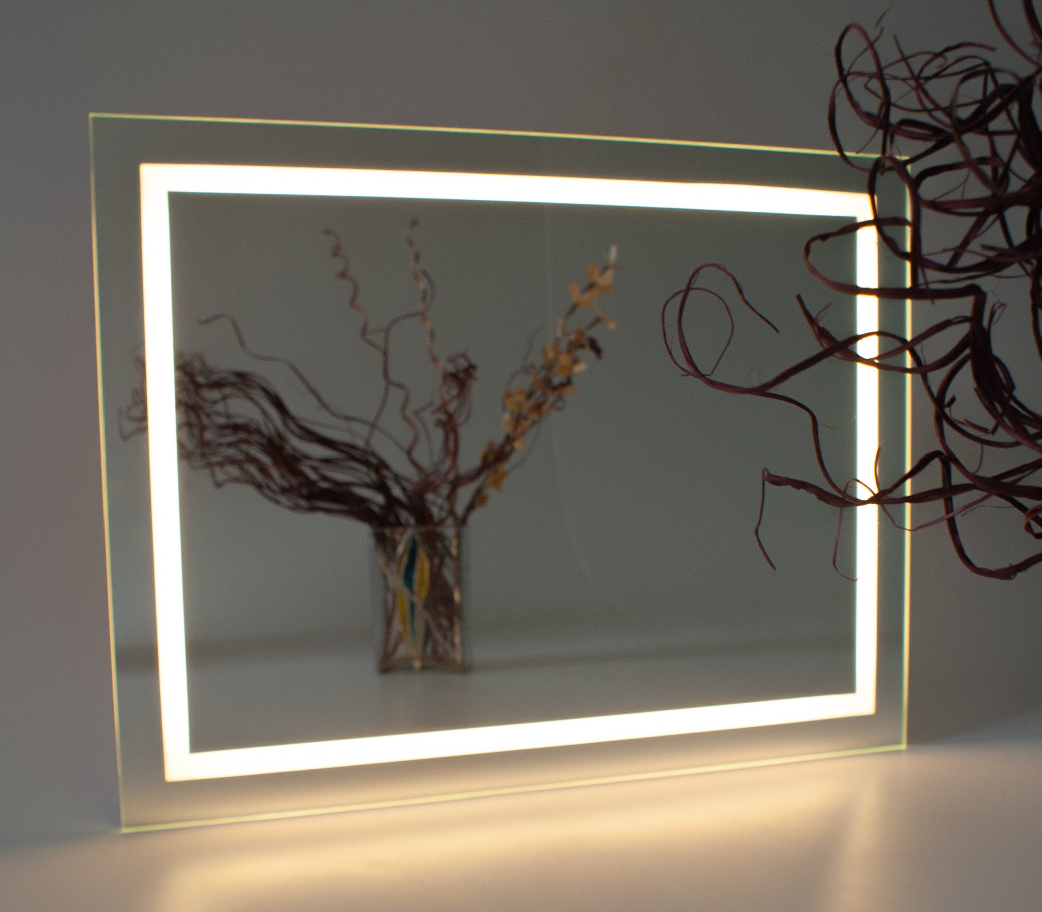 Veidrodis su Led apšvietimu 80x60 eko